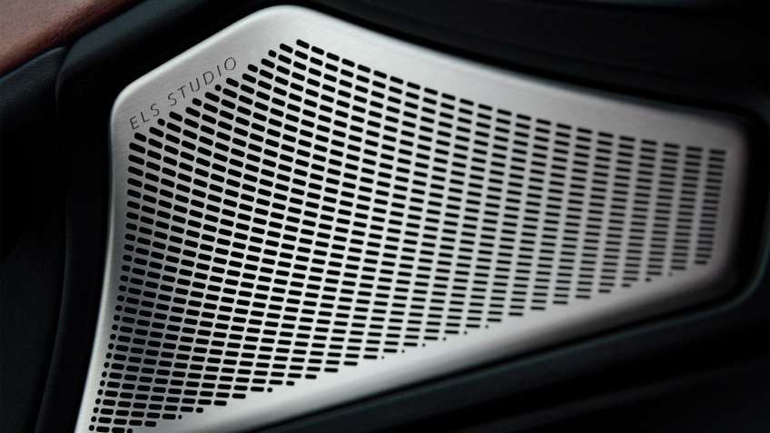 Close-up of an ELS Studio speaker. / Gros plan d’un haut-parleur ELS Studio. 